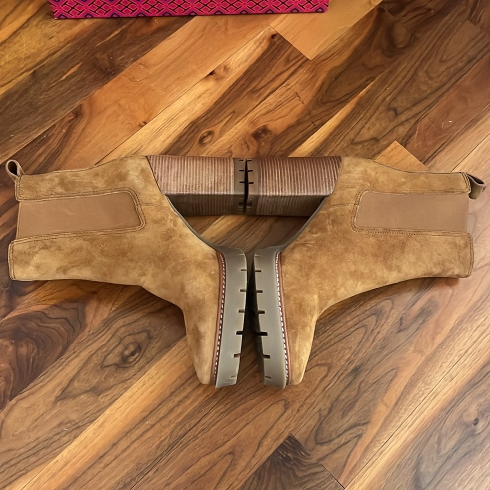 Tory Burch Lug Sole Chelsea Boot, NEW - Picture 7 of 17